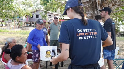 Voluntariado lleva agua potable a más de 300 familias ribereñas de la Amazonía